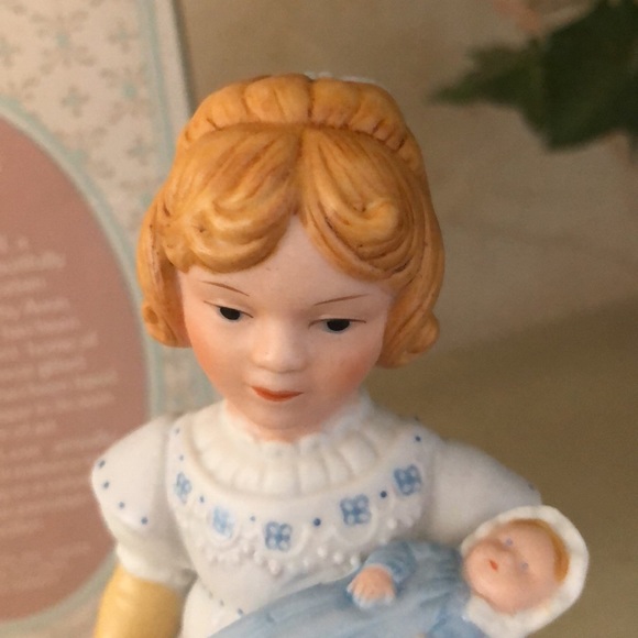 Avon Vintage 1981 Porcelain Figurine A Mother's Love Limited Edition - Picture 8 of 16